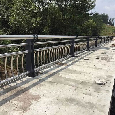 喜有沃道路護(hù)欄