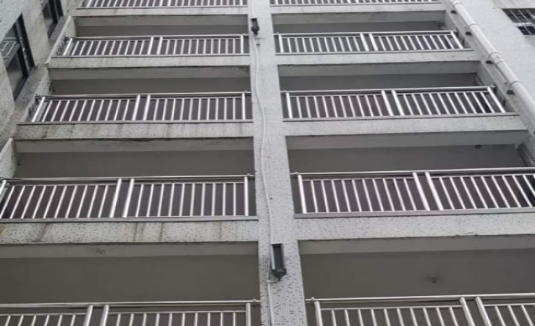 東莞實驗中學304不銹鋼管護欄整體效果