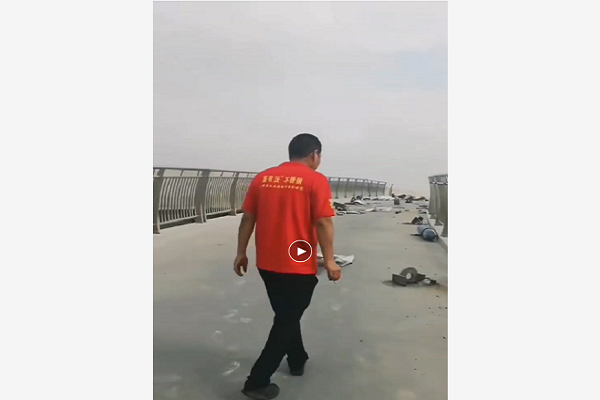 喜有沃鼎湖新區(qū)304不銹鋼管橋梁護欄項目